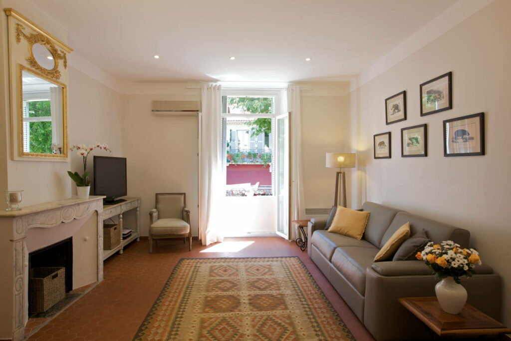 antibes-location-appartement-vacances-living-salon (1)