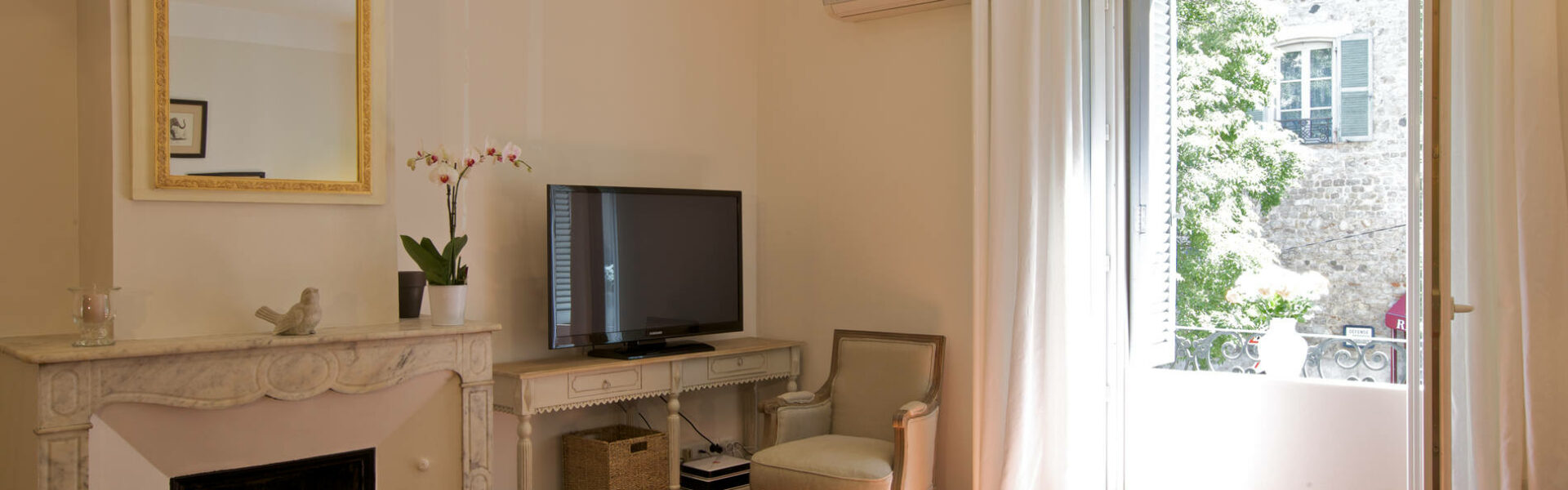 Les appartements - antibes location appartement vacances living salon 3